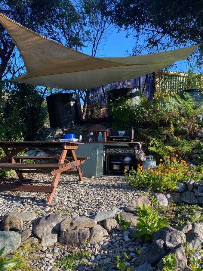 فندق Omarama Oasis - Permaculture Glamping Pohara المظهر الخارجي الصورة