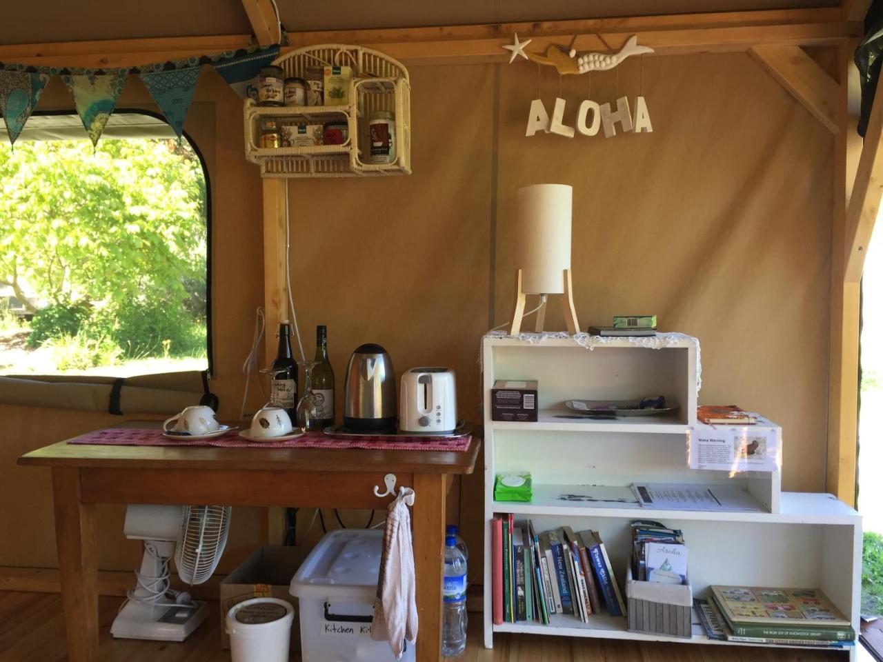 فندق Omarama Oasis - Permaculture Glamping Pohara المظهر الخارجي الصورة