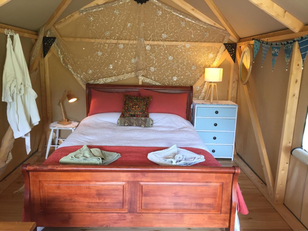 فندق Omarama Oasis - Permaculture Glamping Pohara المظهر الخارجي الصورة